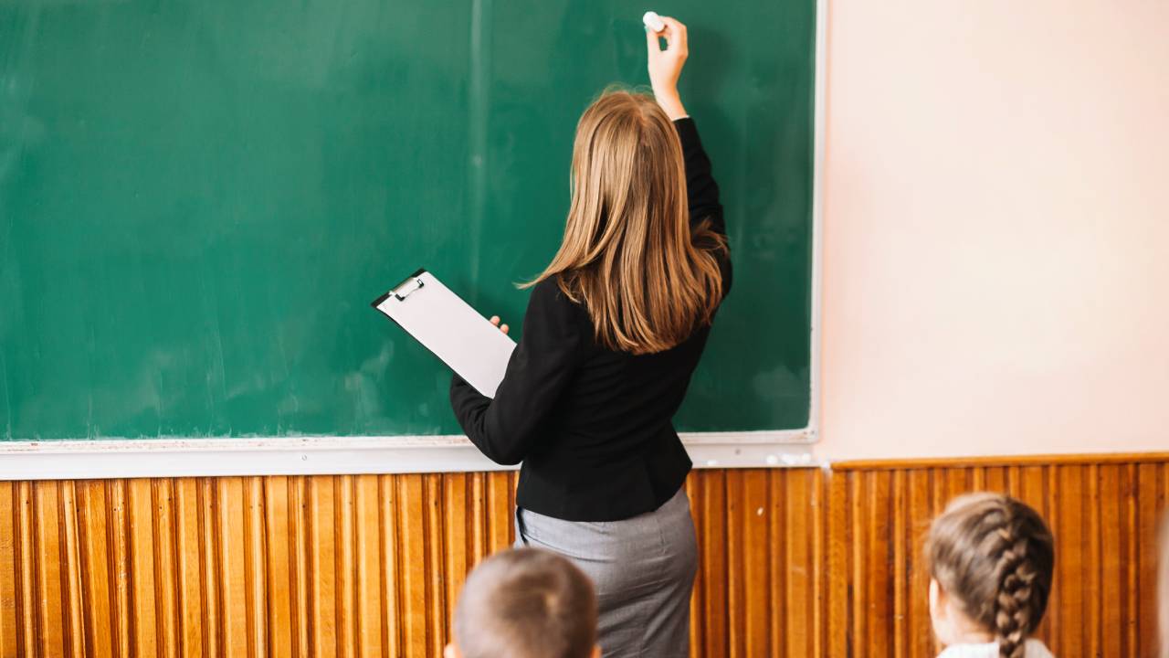 Concorso riservato ai docenti PNRR3, bando in arrivo a ottobre: prove scritte a dicembre e nuovi requisiti di accesso